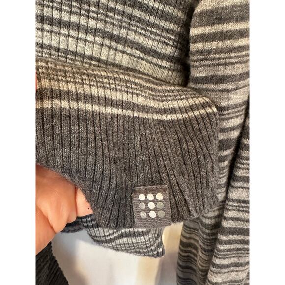 Title Nine Women's XL Merino Wool Gray Lightweight Top - Picture 6 of 6